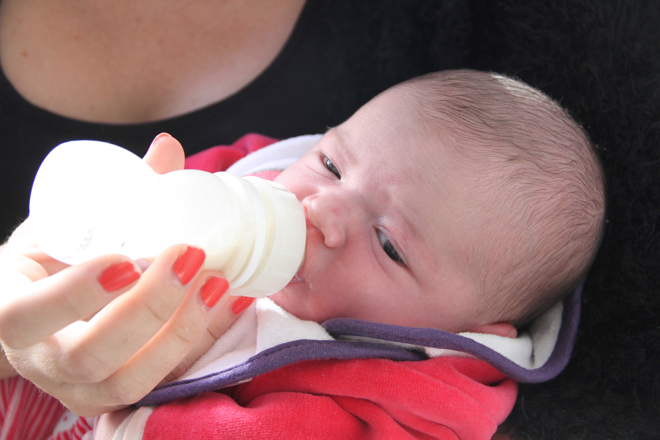 Le biberon joue-t-il un rôle dans le bien-être intestinal de bébé ?