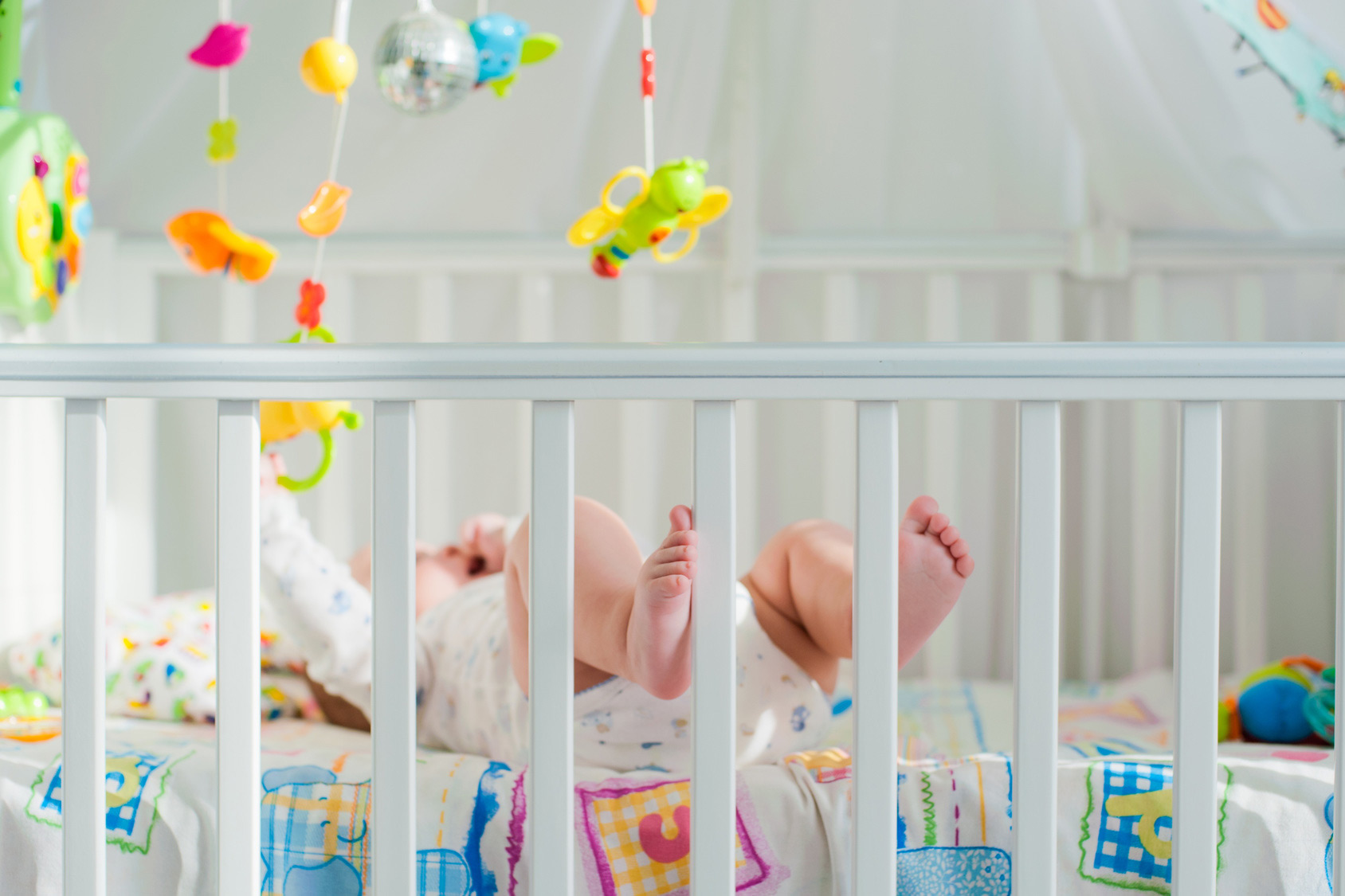 Quel lit de transition enfant 2 ans choisir après le lit bébé ?