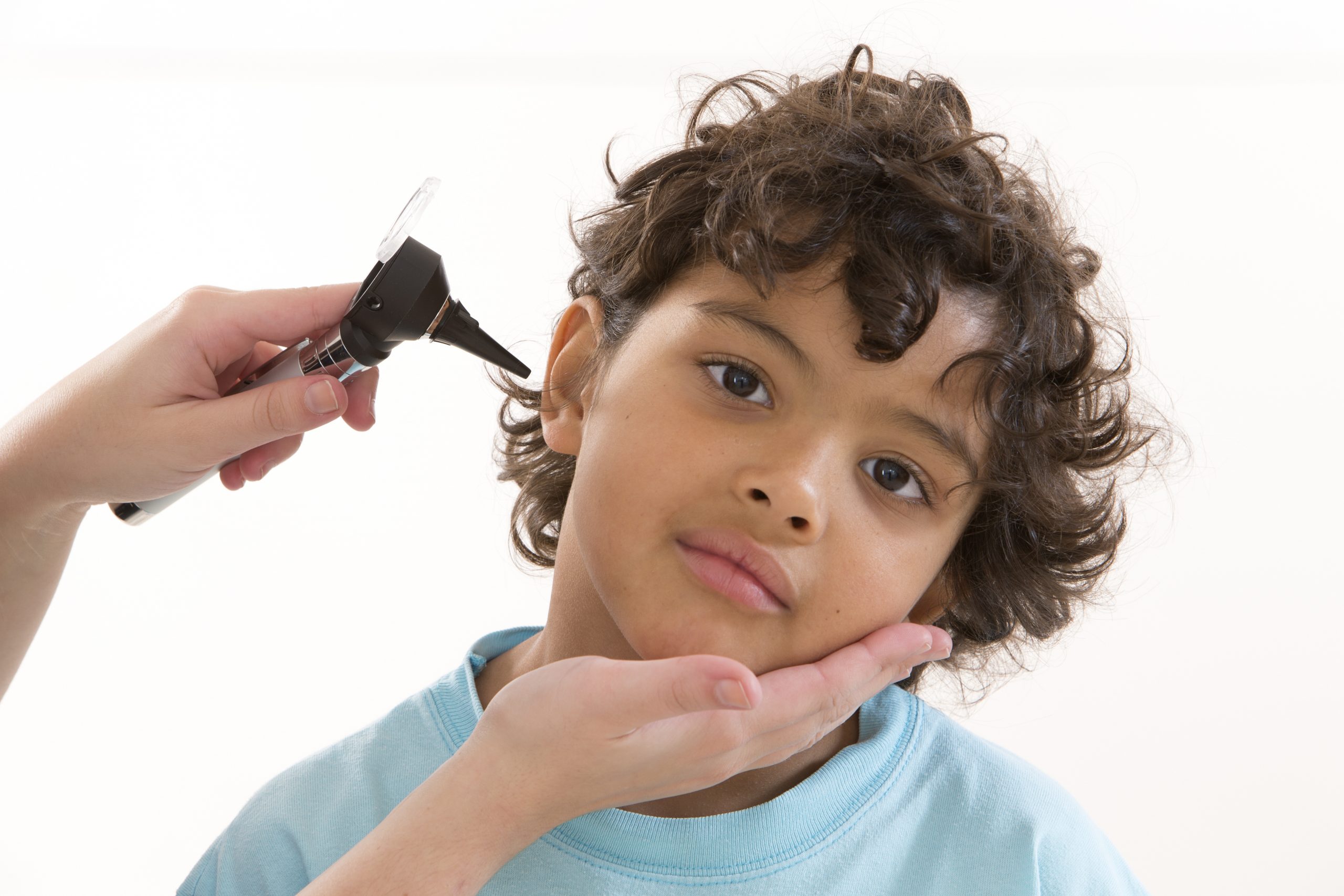 Douleur aux oreilles : mon enfant a-t-il une otite ? Conseils Santé