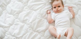 Constipation Et Maux De Ventre Du Bebe Et De L Enfant Mpedia Fr